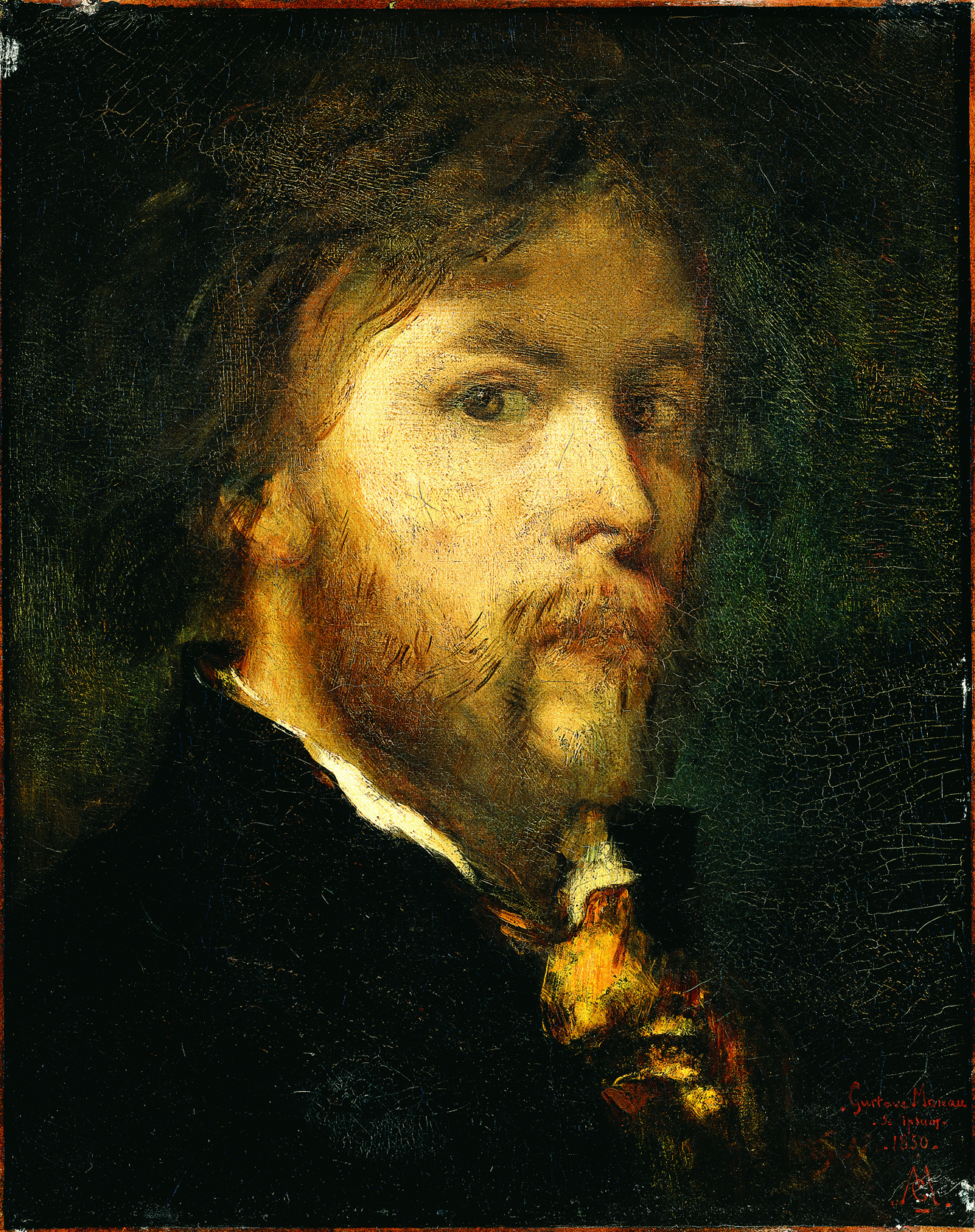 Autoportrait d'homme aux cheveux et à la barbe châtain en costume sombre sur fond noir
