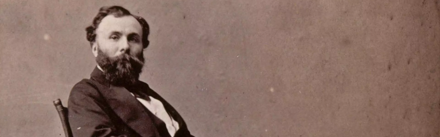 portrait d'un homme en photographie noire et blanche